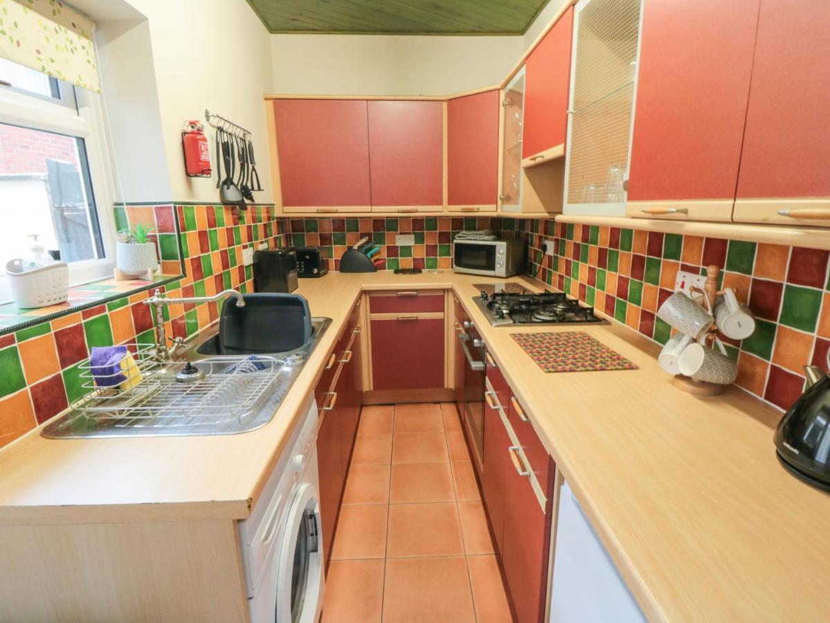 Smoked Kipper Cottage Вітбі Екстер'єр фото